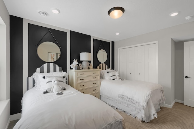 bedroom featuring light carpet, a closet, recessed lighting, and baseboards