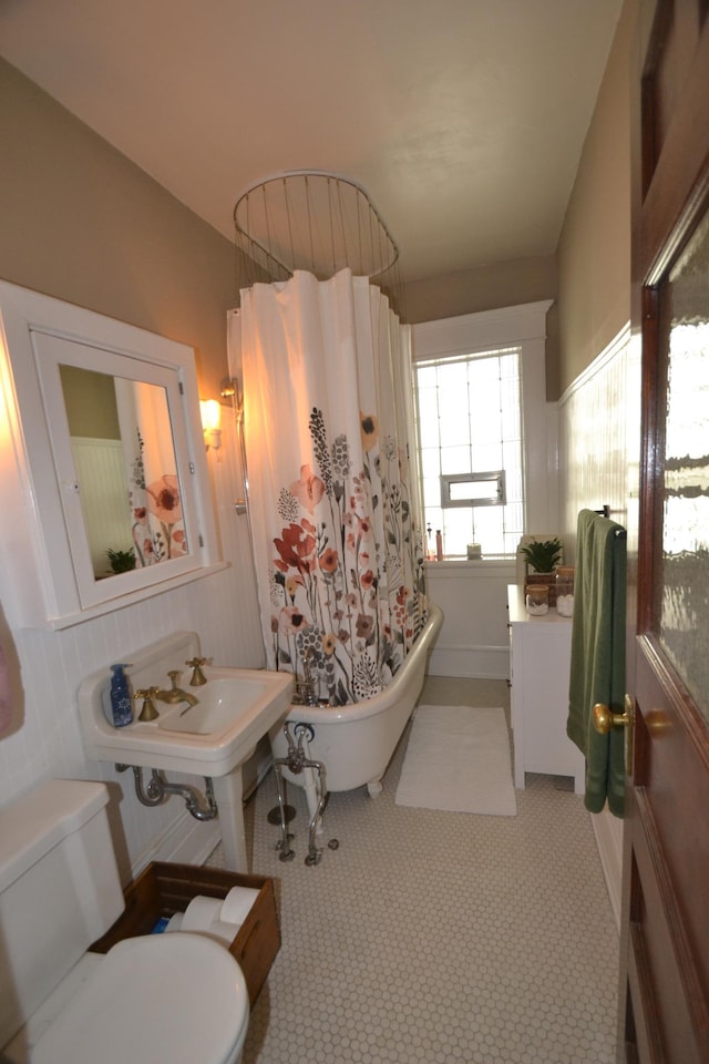 28 Saint Albans St N Unit 4N, Saint Paul, MN 55104 - bathroom featuring toilet