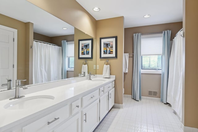 full bath featuring baseboards, visible vents, a sink, and toilet