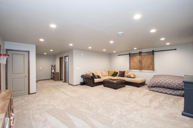 living area featuring recessed lighting, a barn door, light colored carpet, and baseboards