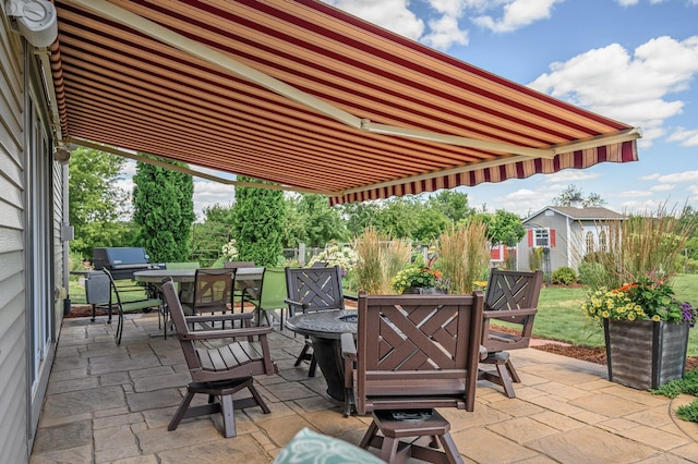 view of patio with outdoor dining space