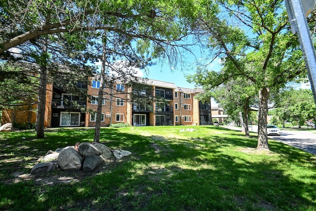 view of home's community featuring a yard