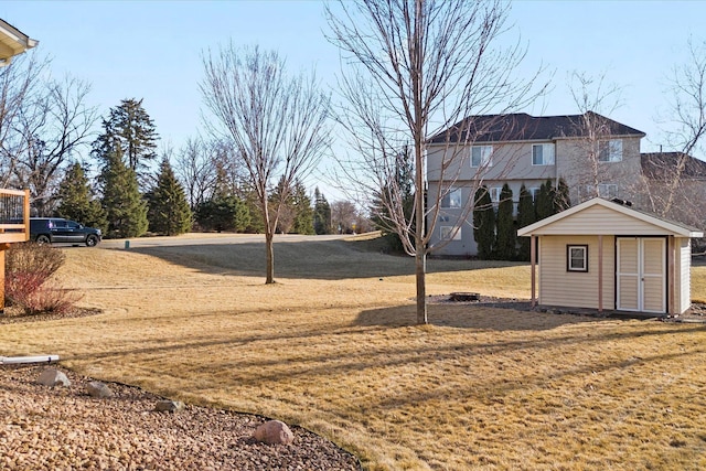 view of yard featuring an outbuilding and a shed