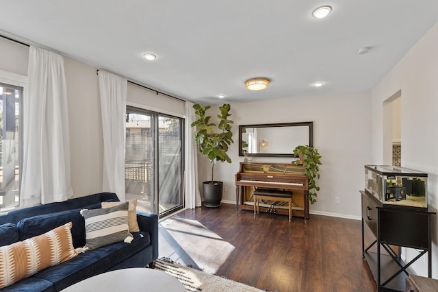 living area featuring recessed lighting, wood finished floors, and baseboards