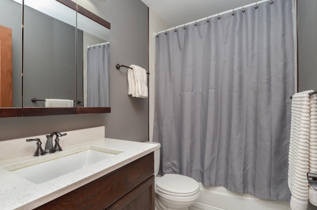 bathroom with shower / tub combo with curtain, vanity, and toilet