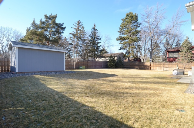 view of yard featuring a fenced backyard and an outbuilding