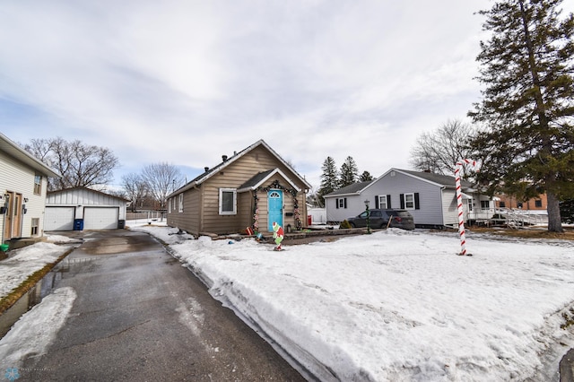 view of front of home featuring an outbuilding and a detached garage