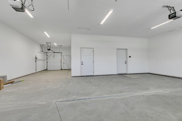 6624 Captains Cir NW, Sauk Rapids, MN 56379 - garage featuring a garage door opener