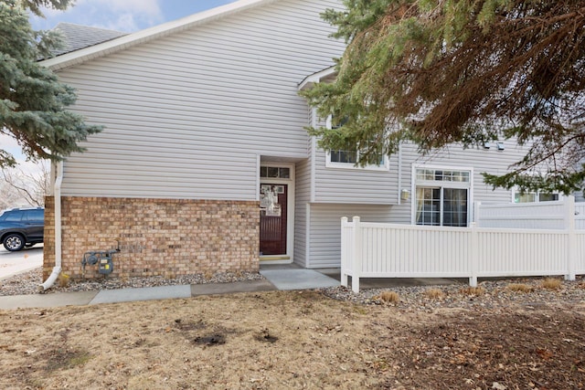 view of front facade with brick siding