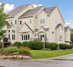 view of front of house with a front lawn