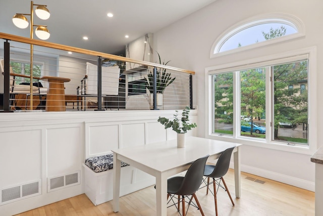 dining room with baseboards, recessed lighting, visible vents, and light wood-style floors