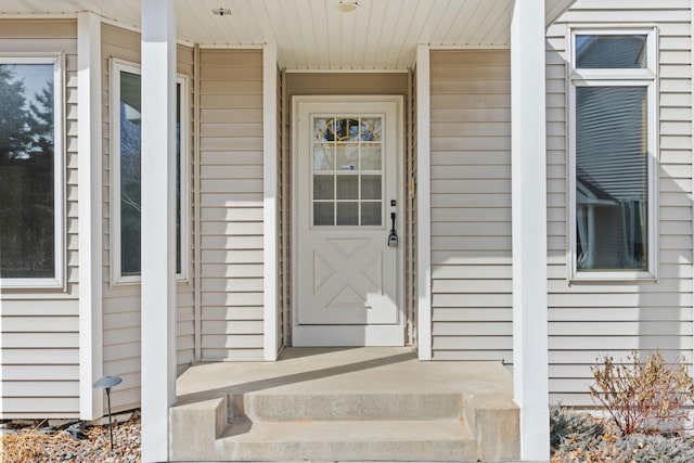 entrance to property featuring a porch