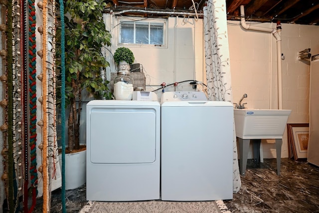 laundry area with laundry area, a sink, and independent washer and dryer