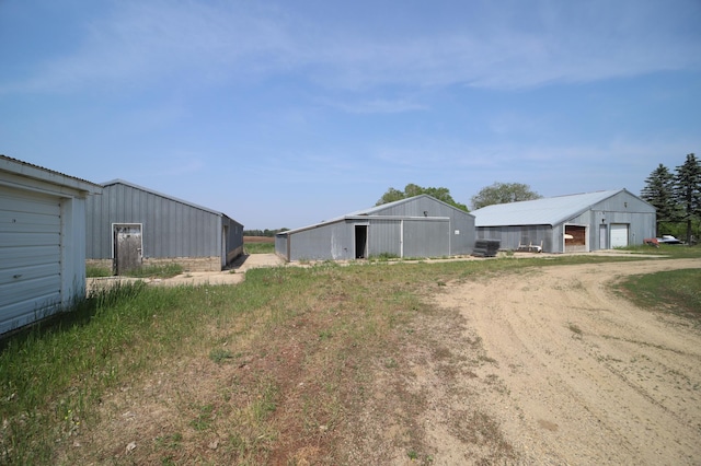 view of yard with an outdoor structure and an outbuilding