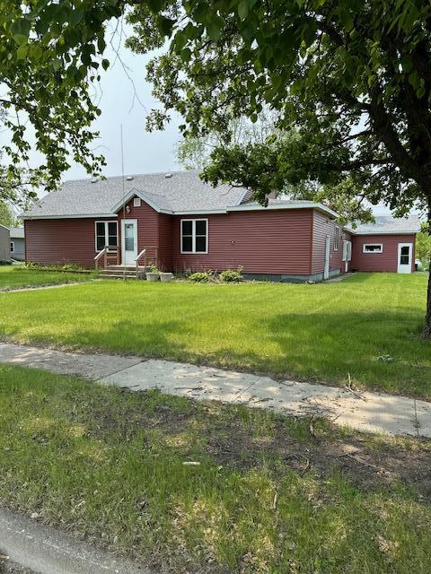 601 1st St S, Karlstad, MN 56732 - photo 2