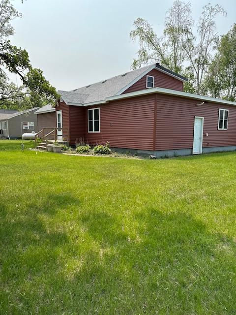601 1st St S, Karlstad, MN 56732 - photo 3