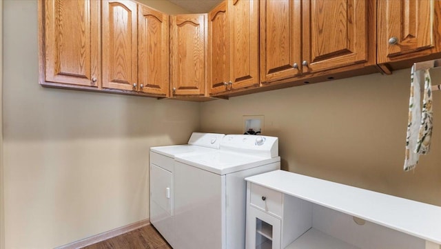 clothes washing area featuring cabinet space, baseboards, and independent washer and dryer