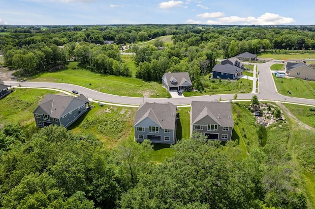 birds eye view of property featuring a forest view