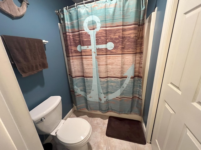 full bath featuring baseboards, a shower with curtain, toilet, and tile patterned floors