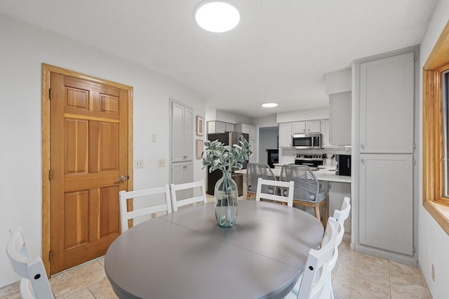 dining room featuring light tile patterned floors