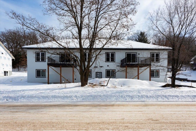 view of front of house with a balcony