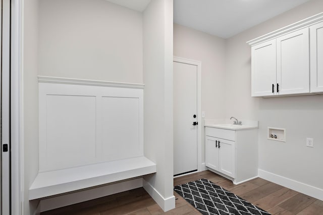 mudroom with a sink, wood finished floors, and baseboards