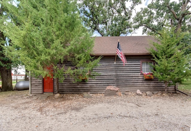 view of front facade with a shingled roof