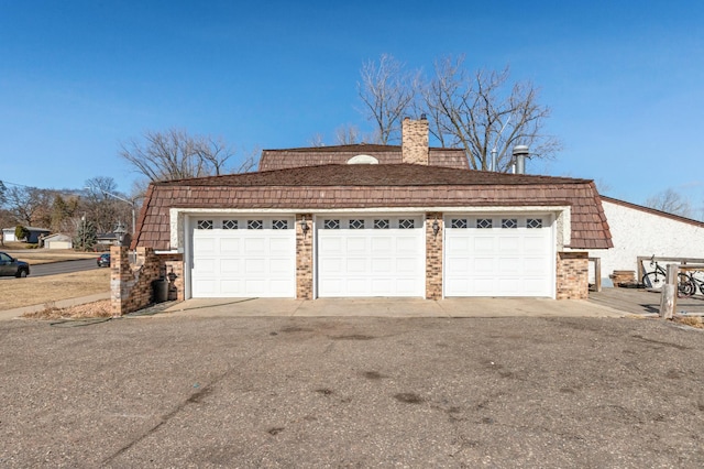 view of detached garage