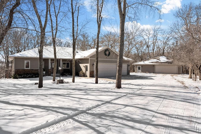 view of front facade featuring a garage