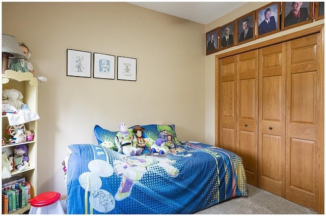 bedroom featuring carpet and a closet