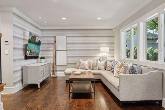 living room with recessed lighting, crown molding, baseboards, and wood finished floors