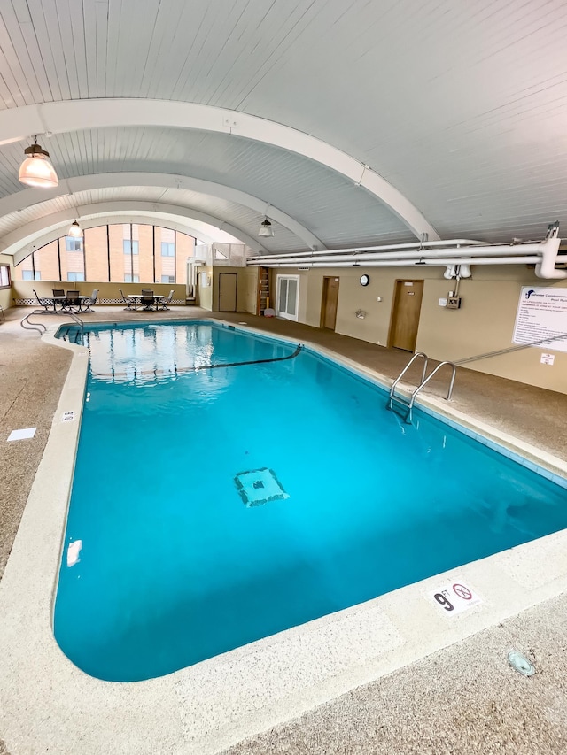 5440 Three Points Blvd Unit 513, Mound, MN 55364 - view of indoor pool