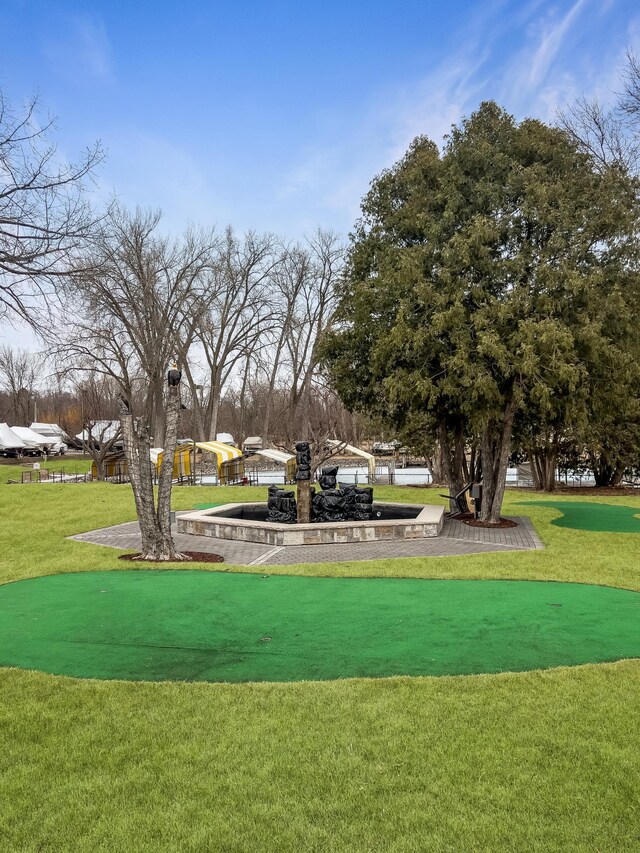 5440 Three Points Blvd Unit 513, Mound, MN 55364 - surrounding community with a lawn