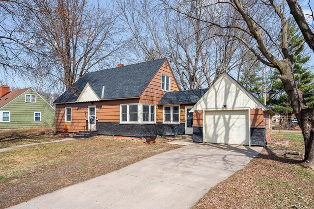 1610 Hennepin Ave N, Glencoe, MN 55336 - view of front of house with a shingled roof, driveway, entry steps, and a garage