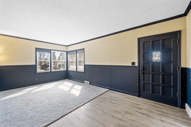 1610 Hennepin Ave N, Glencoe, MN 55336 - interior space with a textured ceiling, a wainscoted wall, ornamental molding, and visible vents
