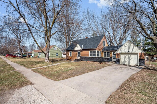 1610 Hennepin Ave N, Glencoe, MN 55336 - view of front of house featuring an attached garage, a shingled roof, driveway, and a front yard