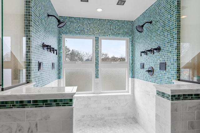 bathroom featuring tiled shower