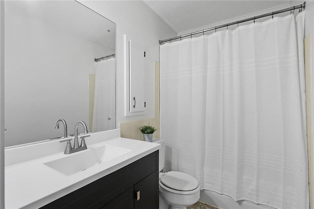 bathroom with a shower with shower curtain, vanity, and toilet