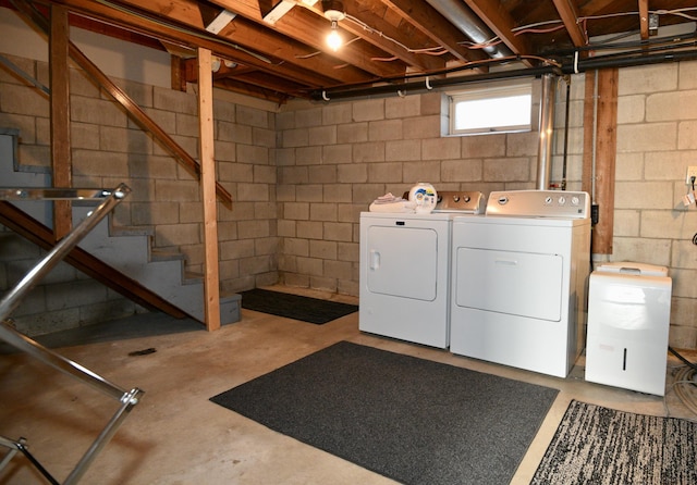 laundry room with laundry area and washer and clothes dryer