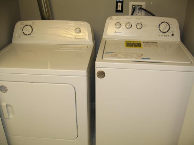 laundry area with laundry area and independent washer and dryer