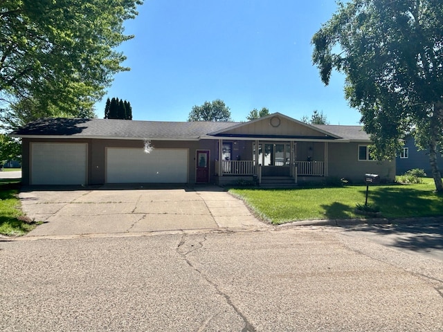 1006 10th St SW, Wadena, MN 56482 - ranch-style house with a garage, covered porch, a front yard, and concrete driveway