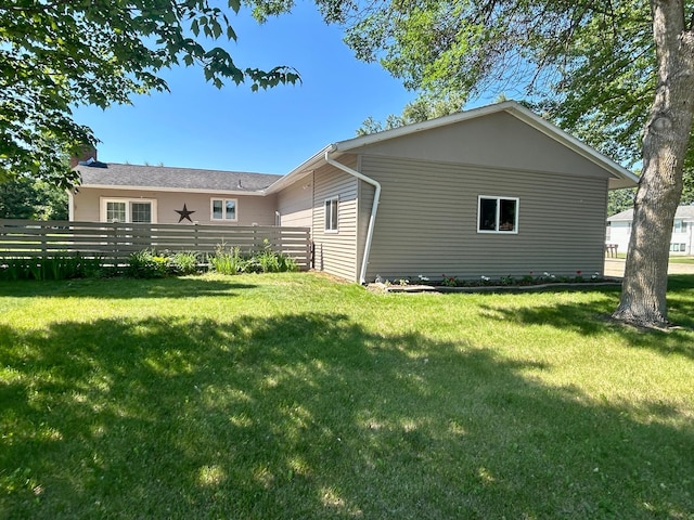 1006 10th St SW, Wadena, MN 56482 - back of house featuring a yard
