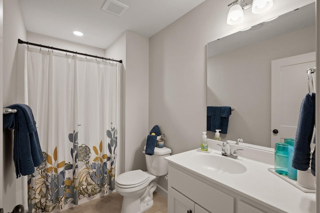 full bathroom with a shower with curtain, visible vents, vanity, and toilet