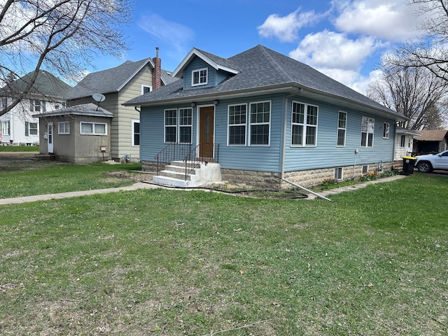 709 4th Ave, Windom, MN 56101 - bungalow with roof with shingles and a front yard