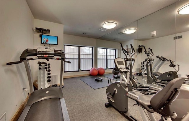270 4th St E Unit 401, Saint Paul, MN 55101 - exercise room with carpet floors and baseboards