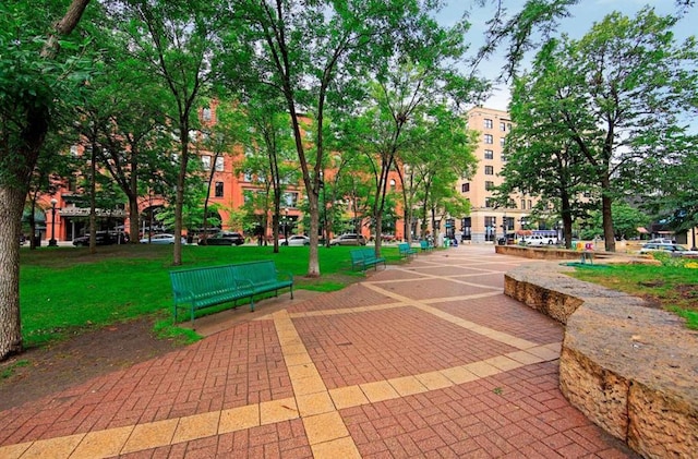 270 4th St E Unit 401, Saint Paul, MN 55101 - view of property's community featuring a lawn