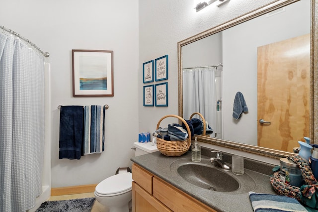 bathroom featuring toilet, visible vents, baseboards, vanity, and a shower with curtain