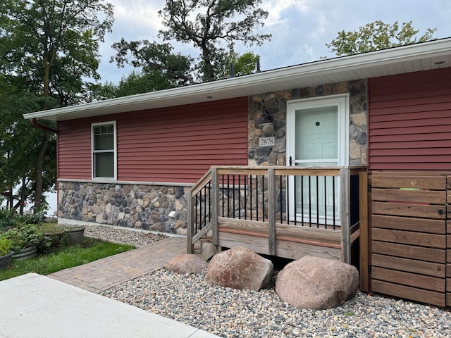 property entrance with stone siding