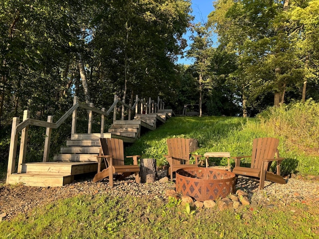 view of yard featuring an outdoor fire pit