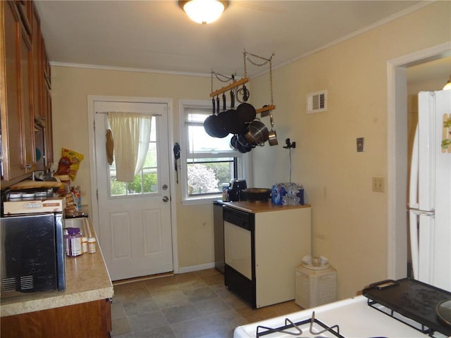 interior space featuring ornamental molding, visible vents, and baseboards